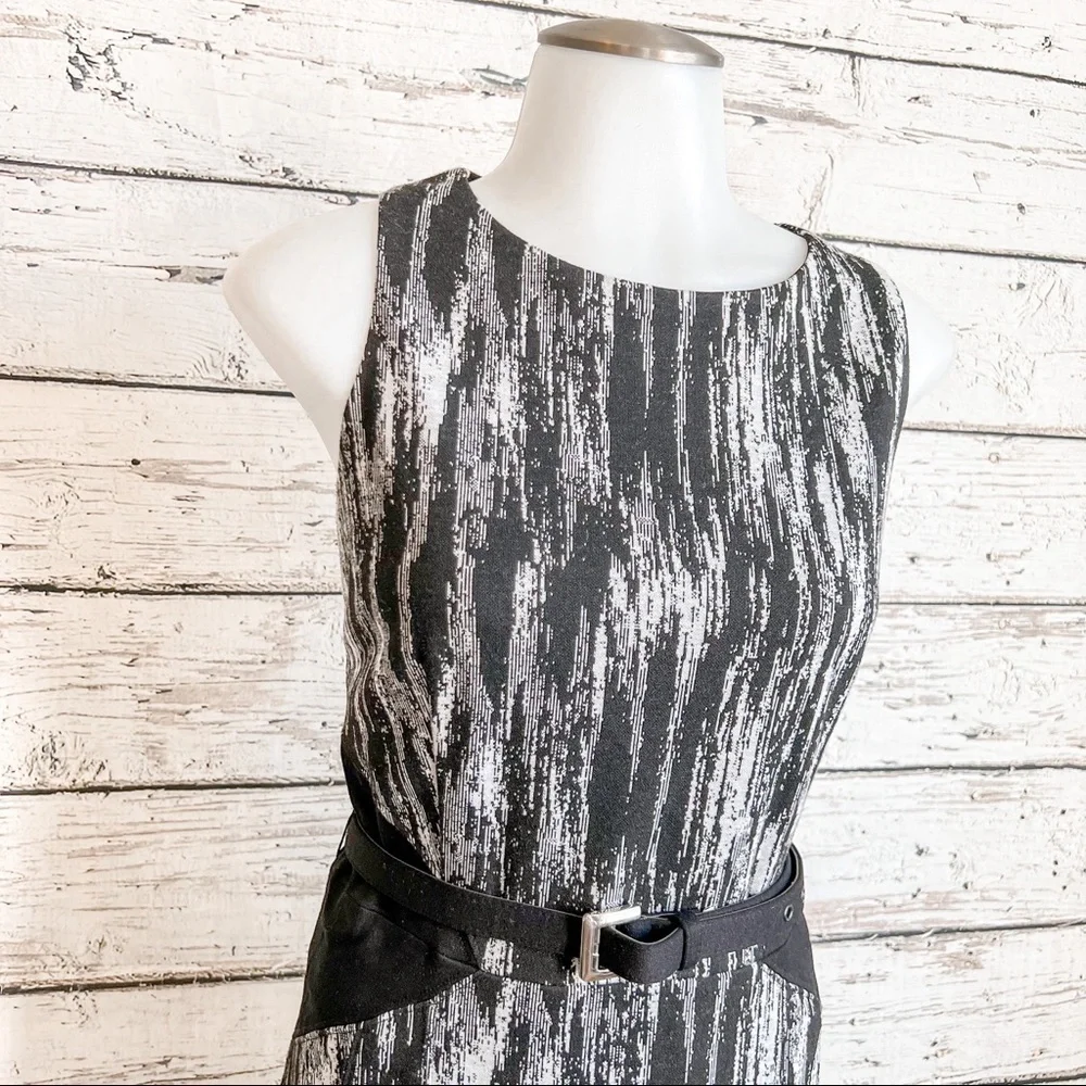 Cache Black & White w/Belt & Waist Accent Sleeveless Dress - Picture 3 of 9